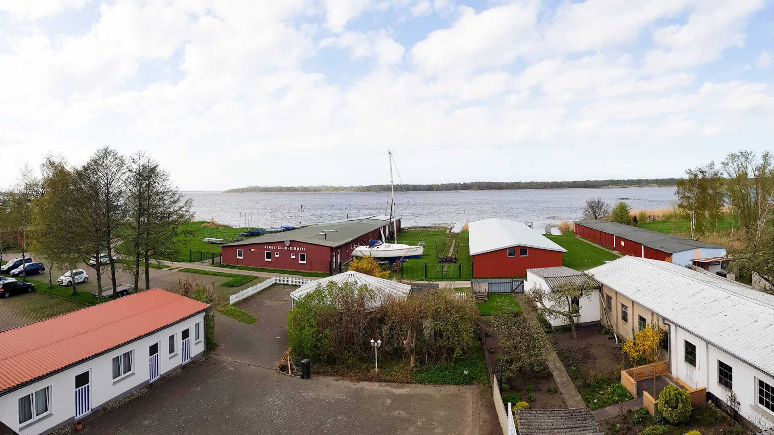 Blick aufs Wasser vom Hotel "Perle am Bodden"