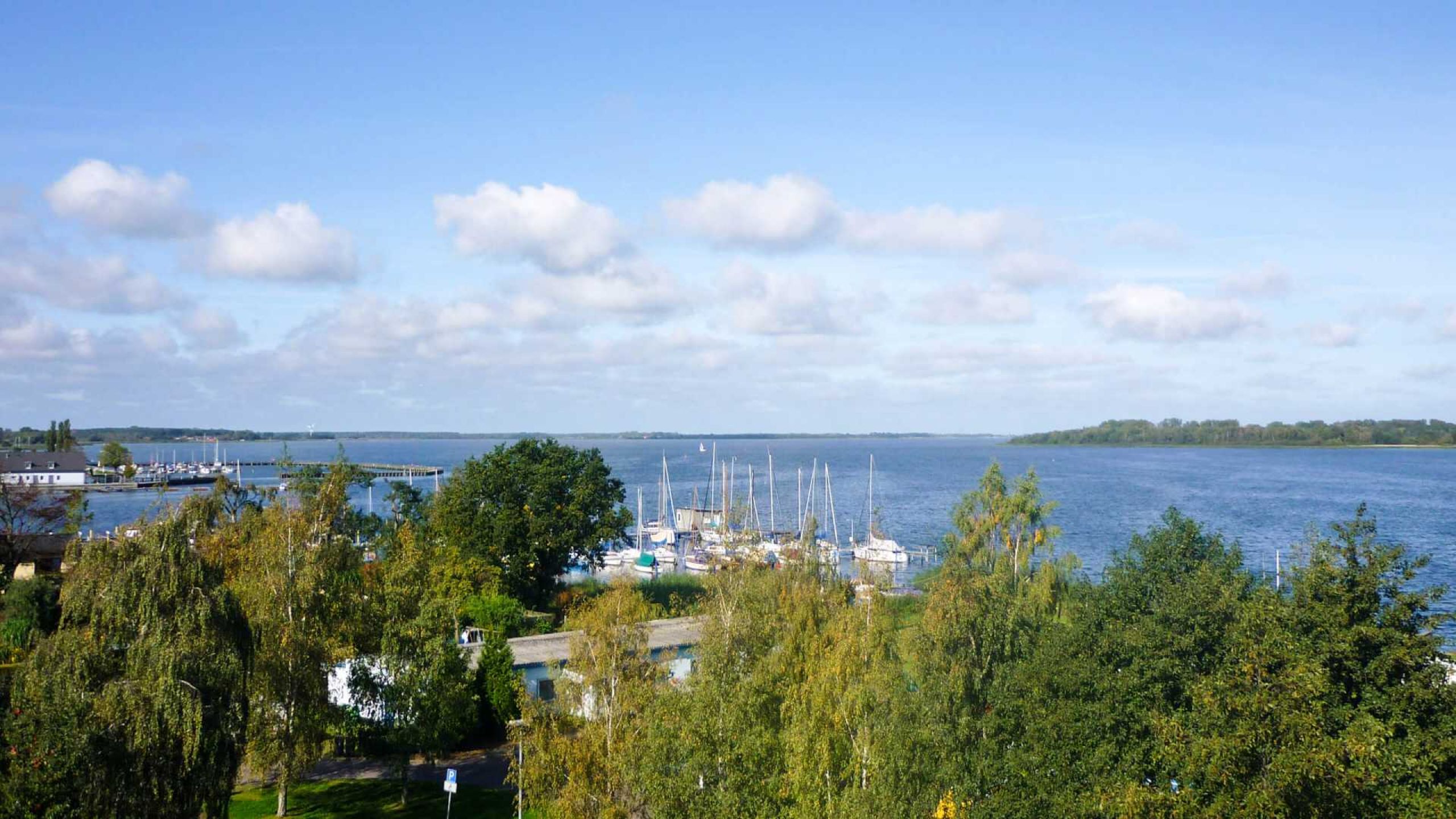 Hotel Perle am Bodden - Hafenansicht