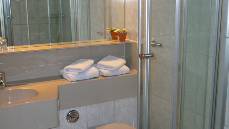 Komfort-Doppelzimmer - Badezimmer
